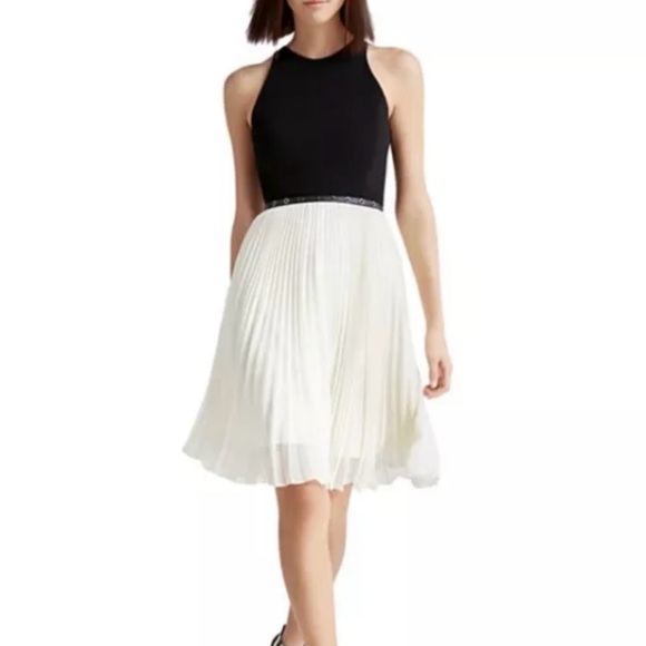Halston Heritage Dresses & Skirts - Halston Heritage Black & Eggshell Pleated Georgette Sleeveless Dress Size 6